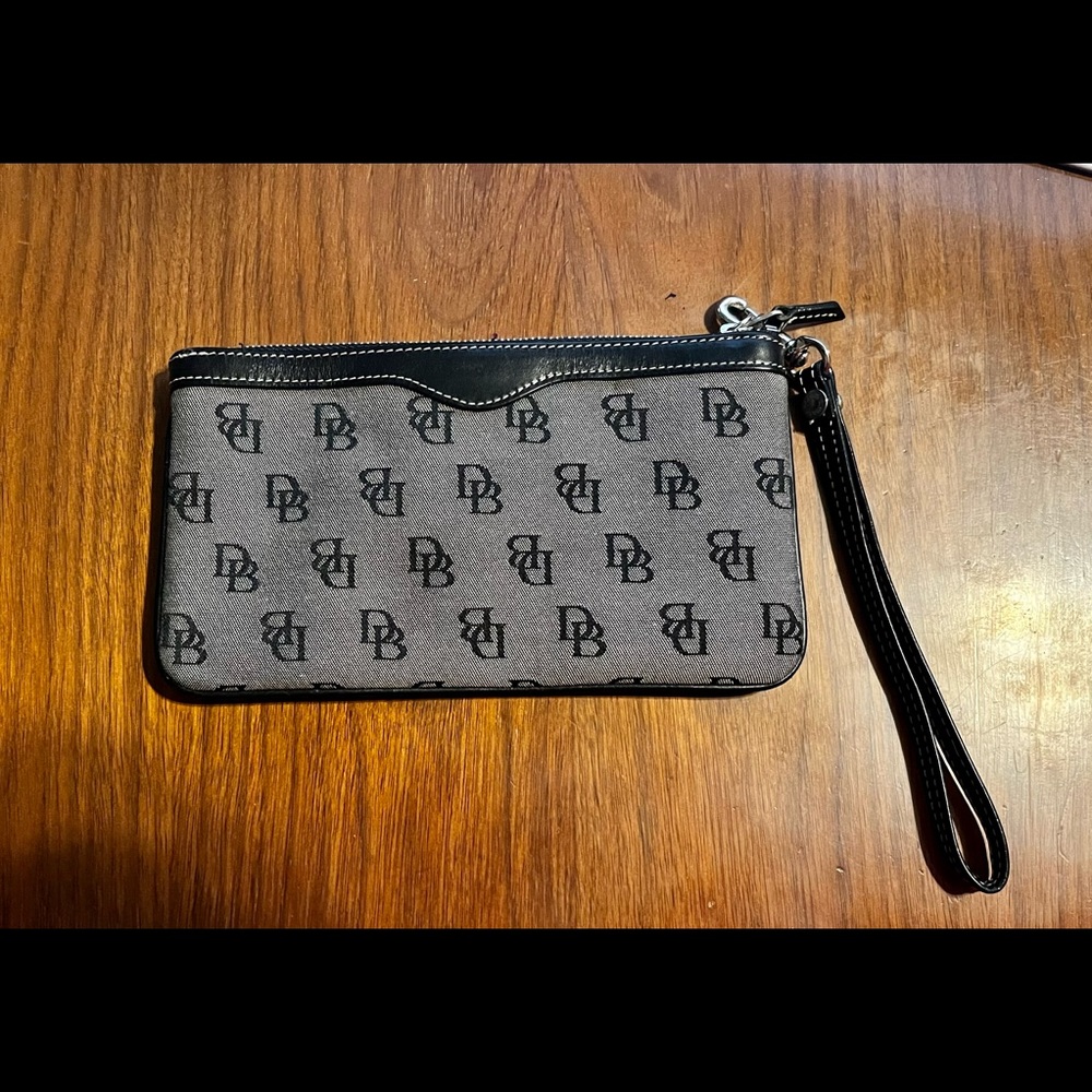 Dooney & Bourke black and gray wristlet